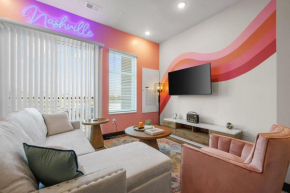 Chic 2BR Getaway in Downtown Nashville